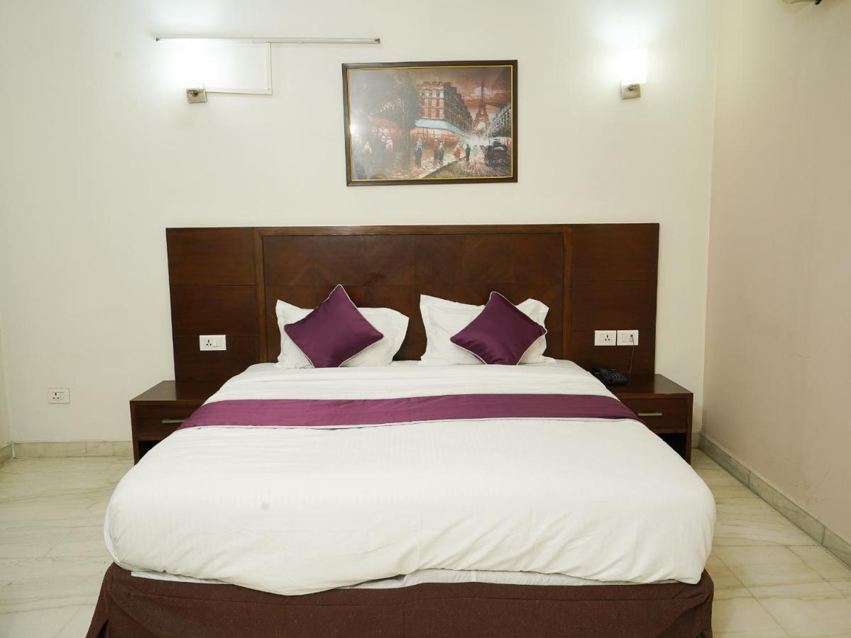 Lime Tree Hotel Sushant Lok Gurgaon Sector 29 Next To Iffco Chowk Metro Luaran gambar