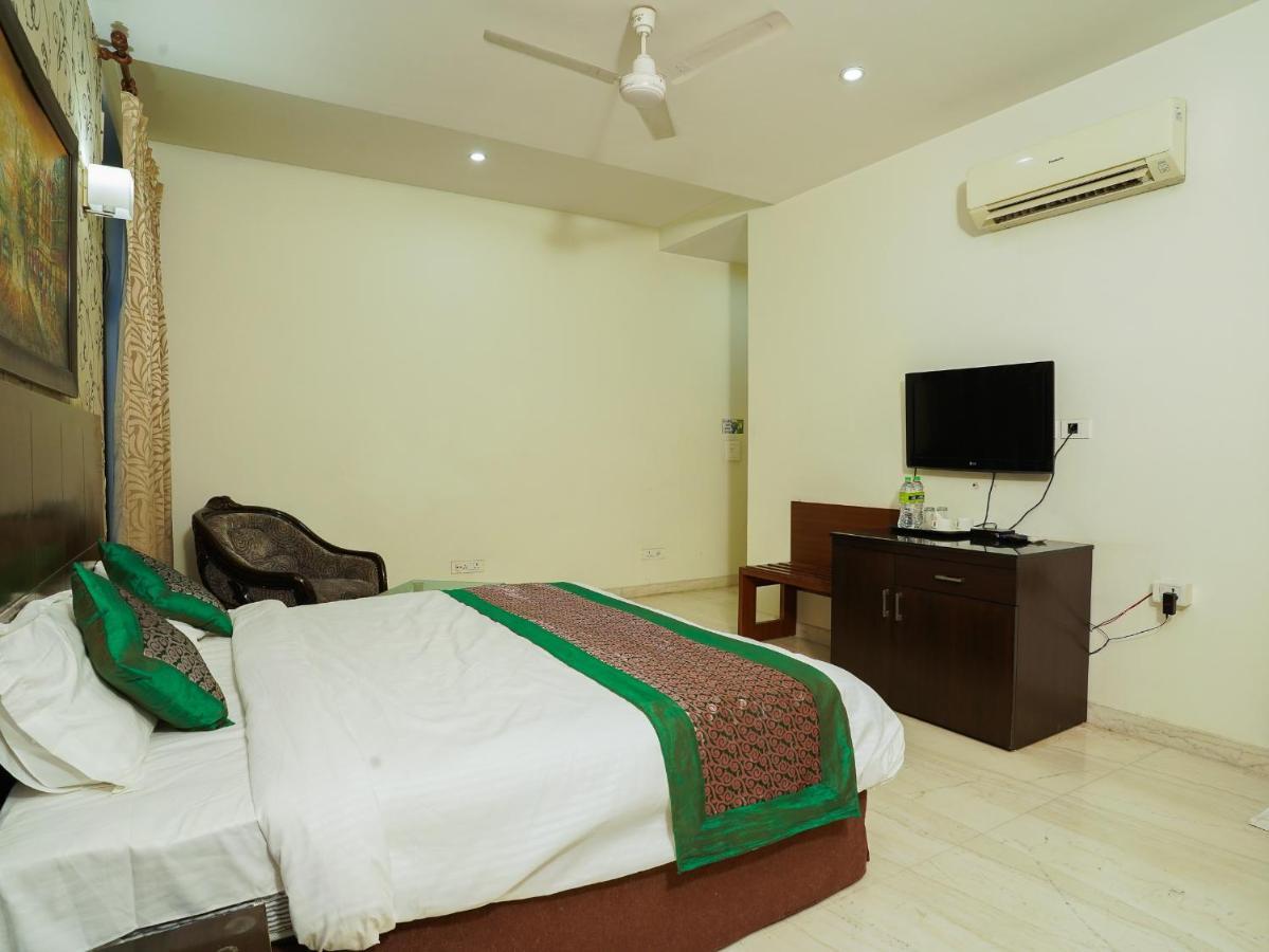 Lime Tree Hotel Sushant Lok Gurgaon Sector 29 Next To Iffco Chowk Metro Luaran gambar