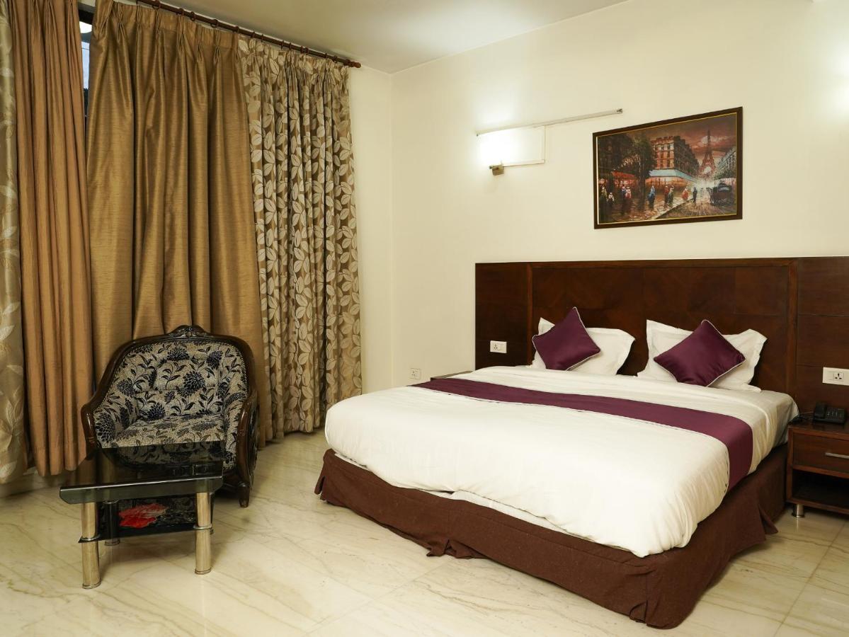 Lime Tree Hotel Sushant Lok Gurgaon Sector 29 Next To Iffco Chowk Metro Luaran gambar