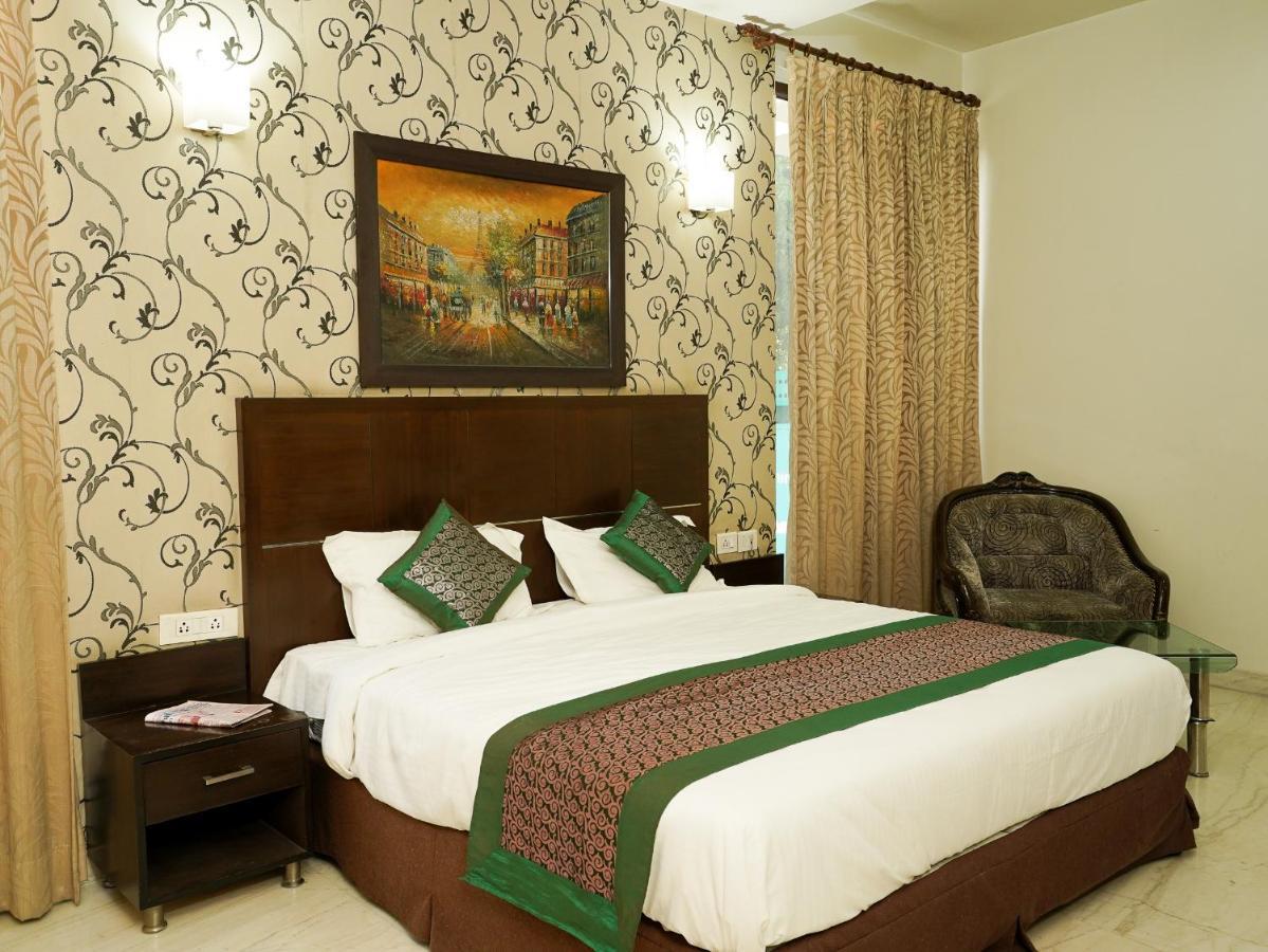Lime Tree Hotel Sushant Lok Gurgaon Sector 29 Next To Iffco Chowk Metro Luaran gambar