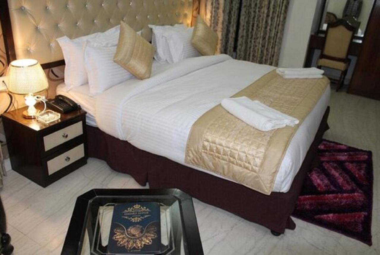 Lime Tree Hotel Sushant Lok Gurgaon Sector 29 Next To Iffco Chowk Metro Luaran gambar