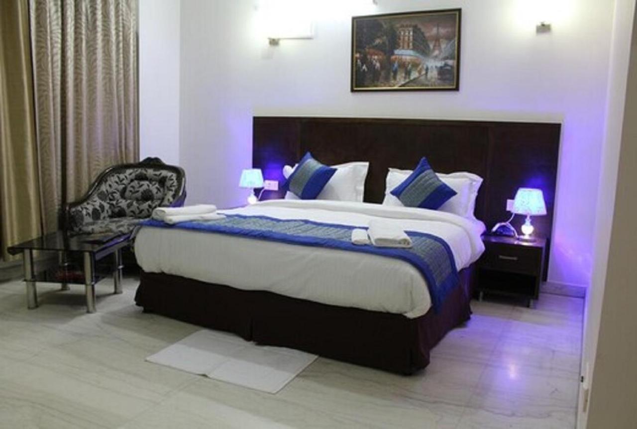 Lime Tree Hotel Sushant Lok Gurgaon Sector 29 Next To Iffco Chowk Metro Luaran gambar