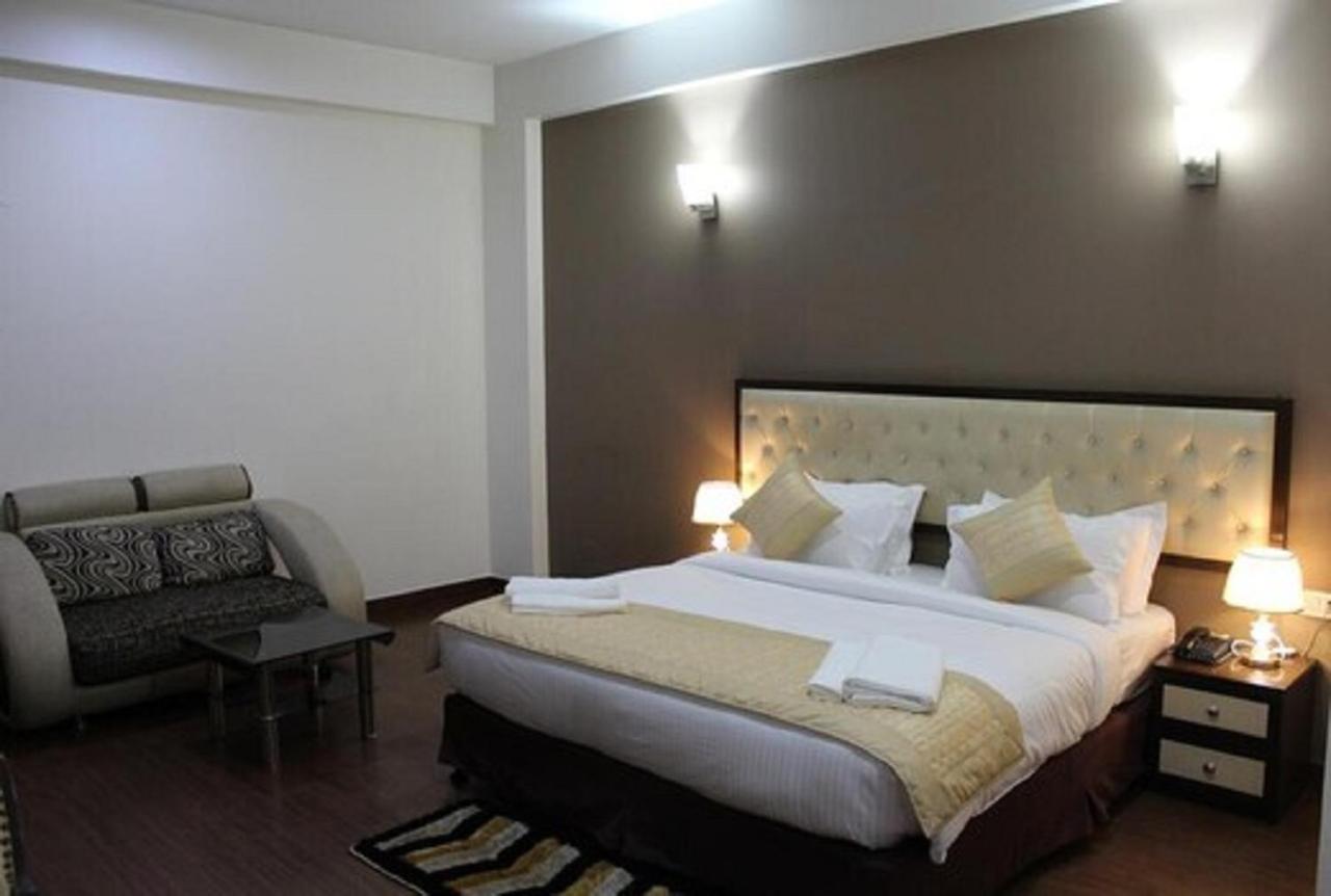 Lime Tree Hotel Sushant Lok Gurgaon Sector 29 Next To Iffco Chowk Metro Luaran gambar