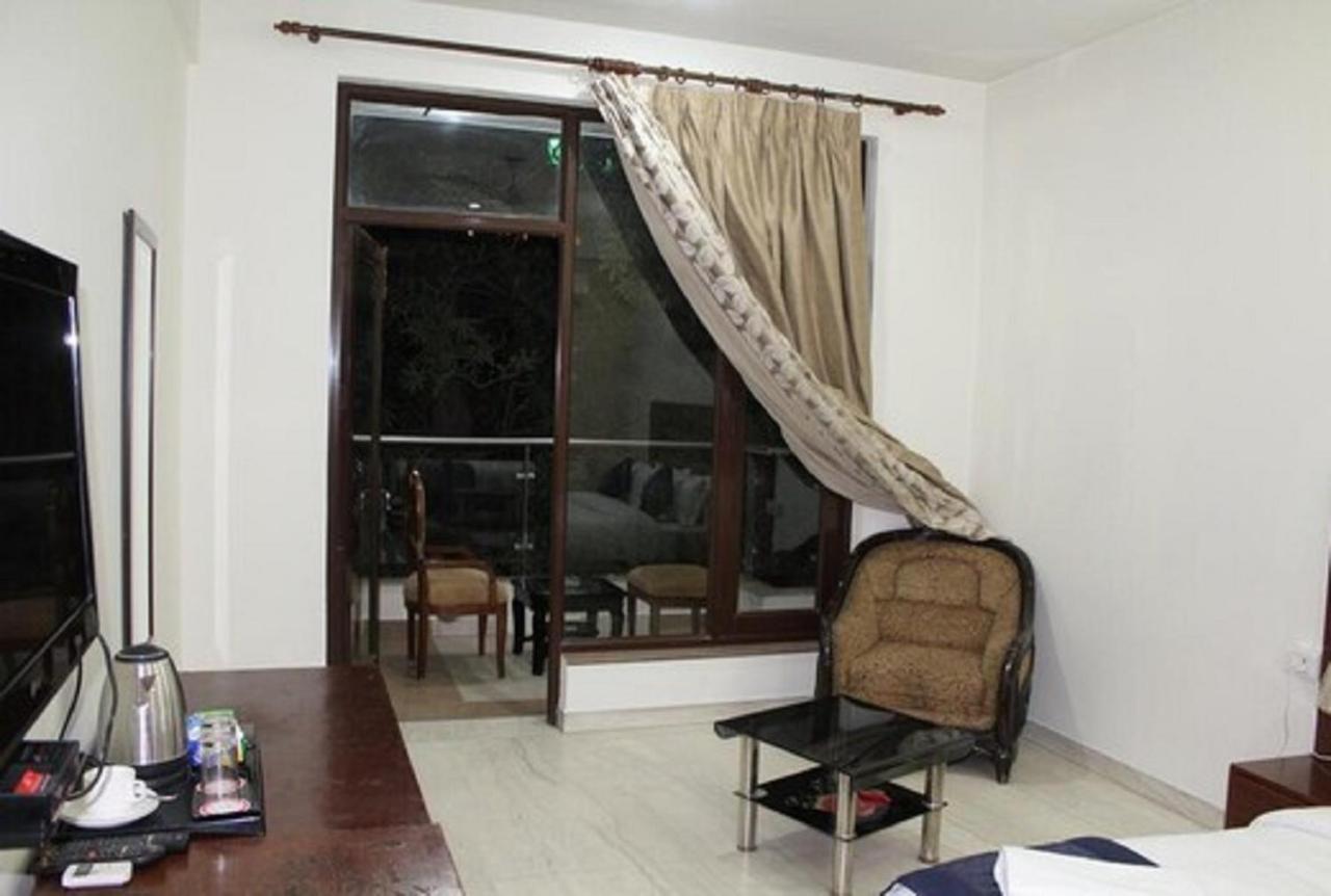 Lime Tree Hotel Sushant Lok Gurgaon Sector 29 Next To Iffco Chowk Metro Luaran gambar