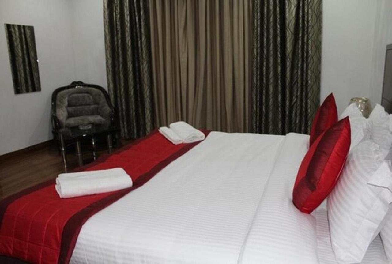Lime Tree Hotel Sushant Lok Gurgaon Sector 29 Next To Iffco Chowk Metro Luaran gambar