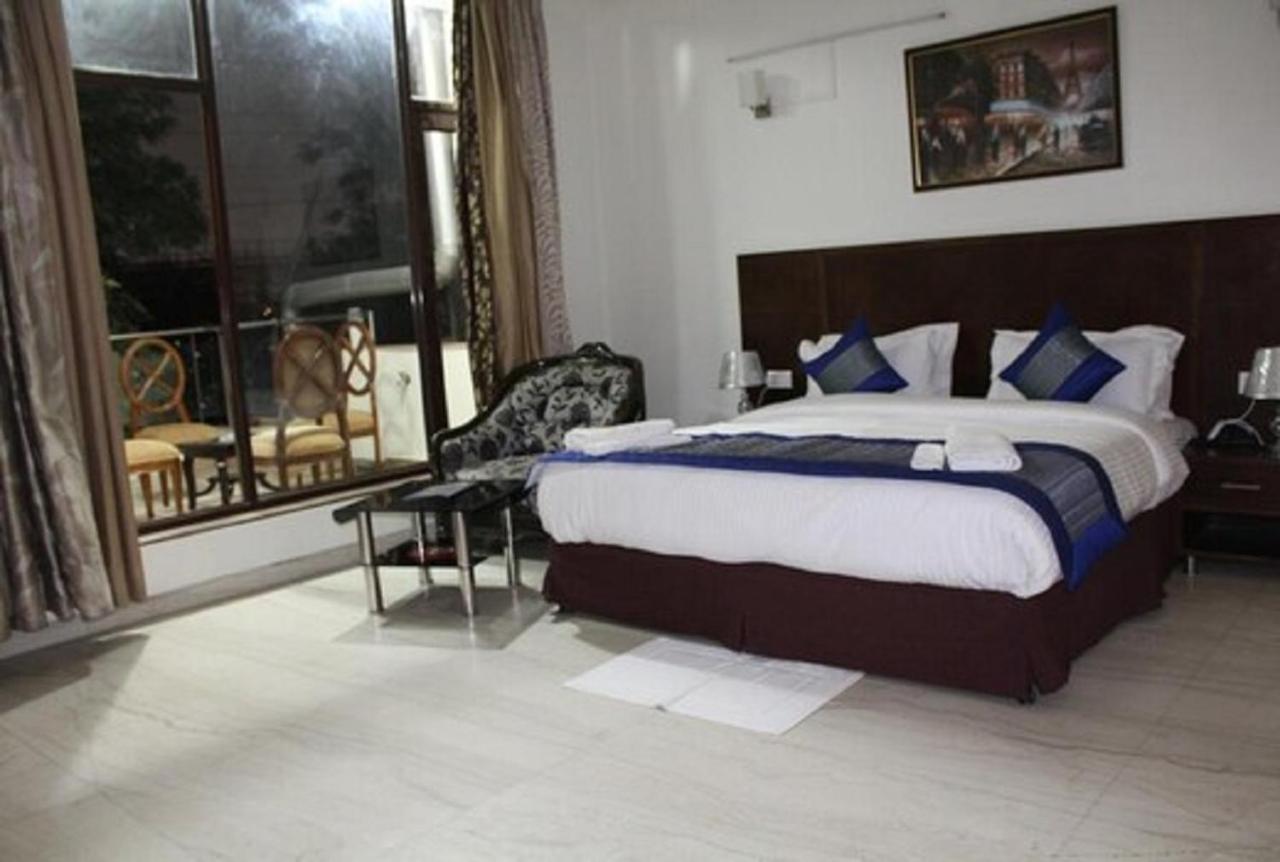 Lime Tree Hotel Sushant Lok Gurgaon Sector 29 Next To Iffco Chowk Metro Luaran gambar