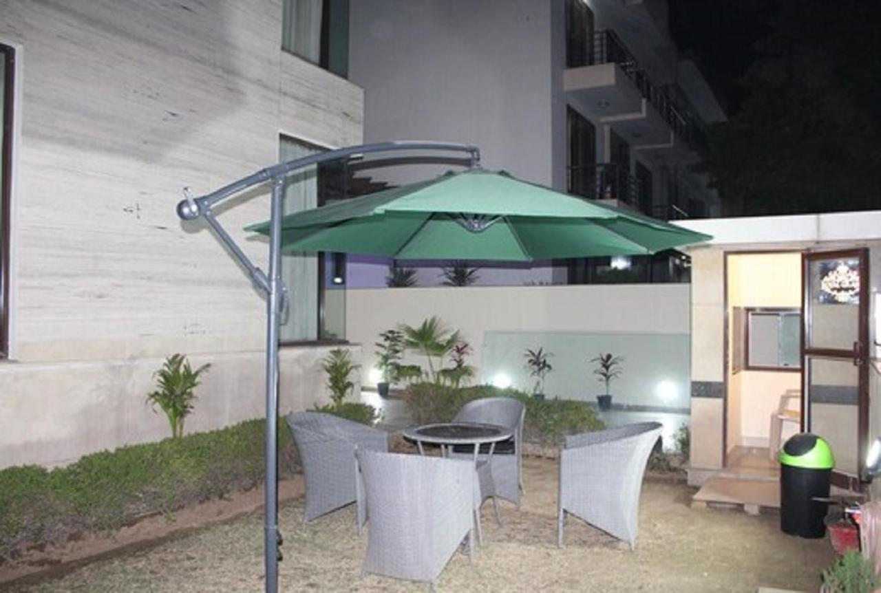Lime Tree Hotel Sushant Lok Gurgaon Sector 29 Next To Iffco Chowk Metro Luaran gambar