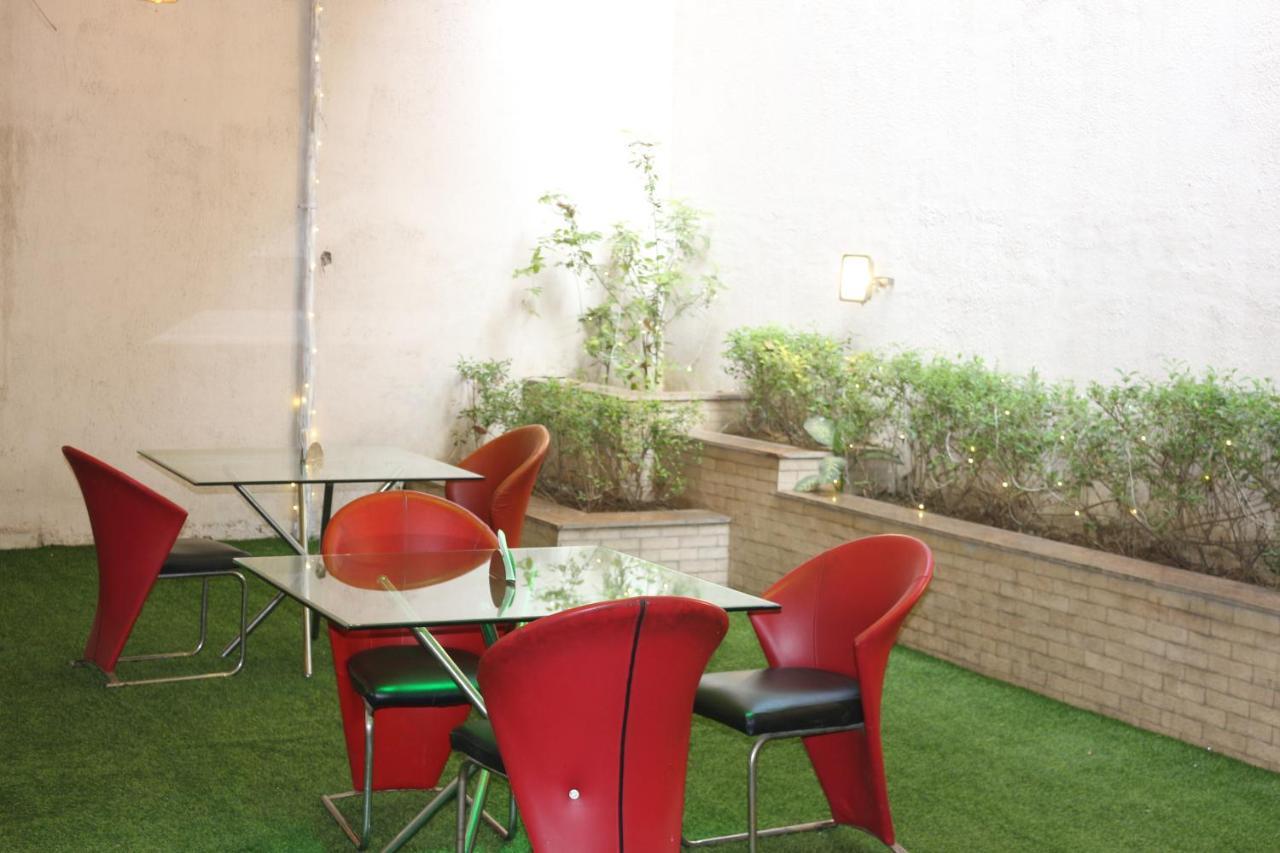 Lime Tree Hotel Sushant Lok Gurgaon Sector 29 Next To Iffco Chowk Metro Luaran gambar